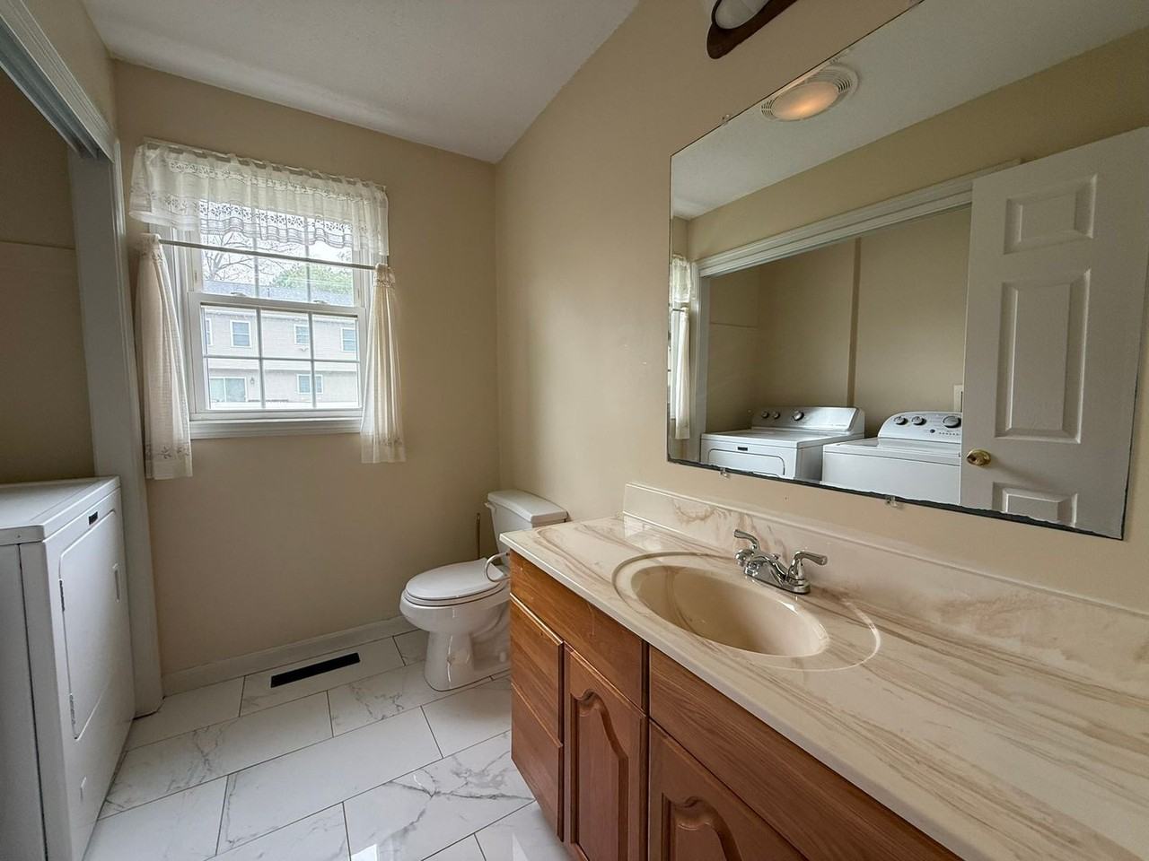 54 Bissell St - Photo 7 of 29