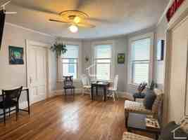 featured image of 8 Bayard St