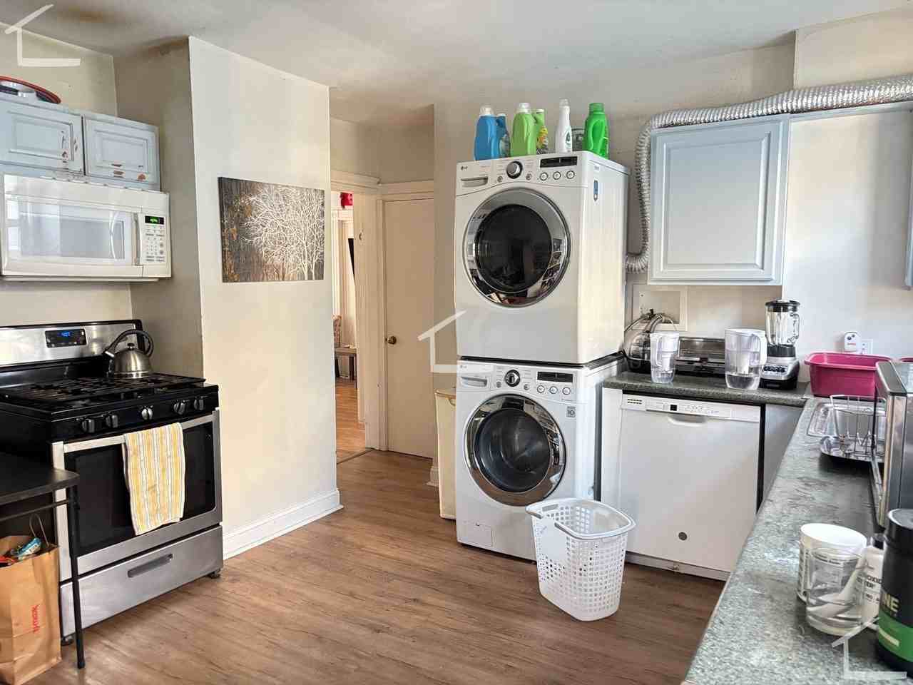 8 Bayard St - Photo 3 of 24