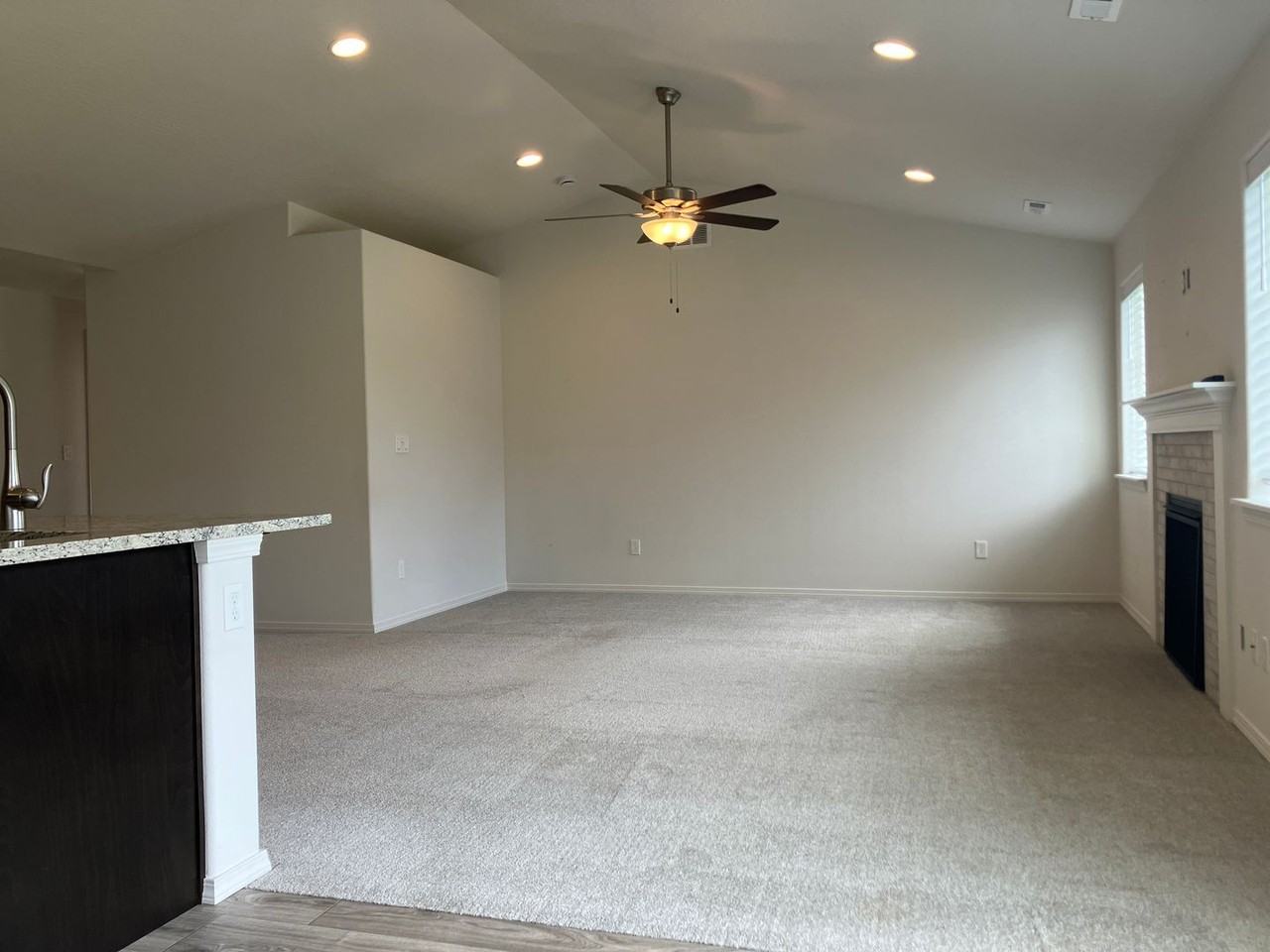 513 Se Fowler St - Photo 2 of 26