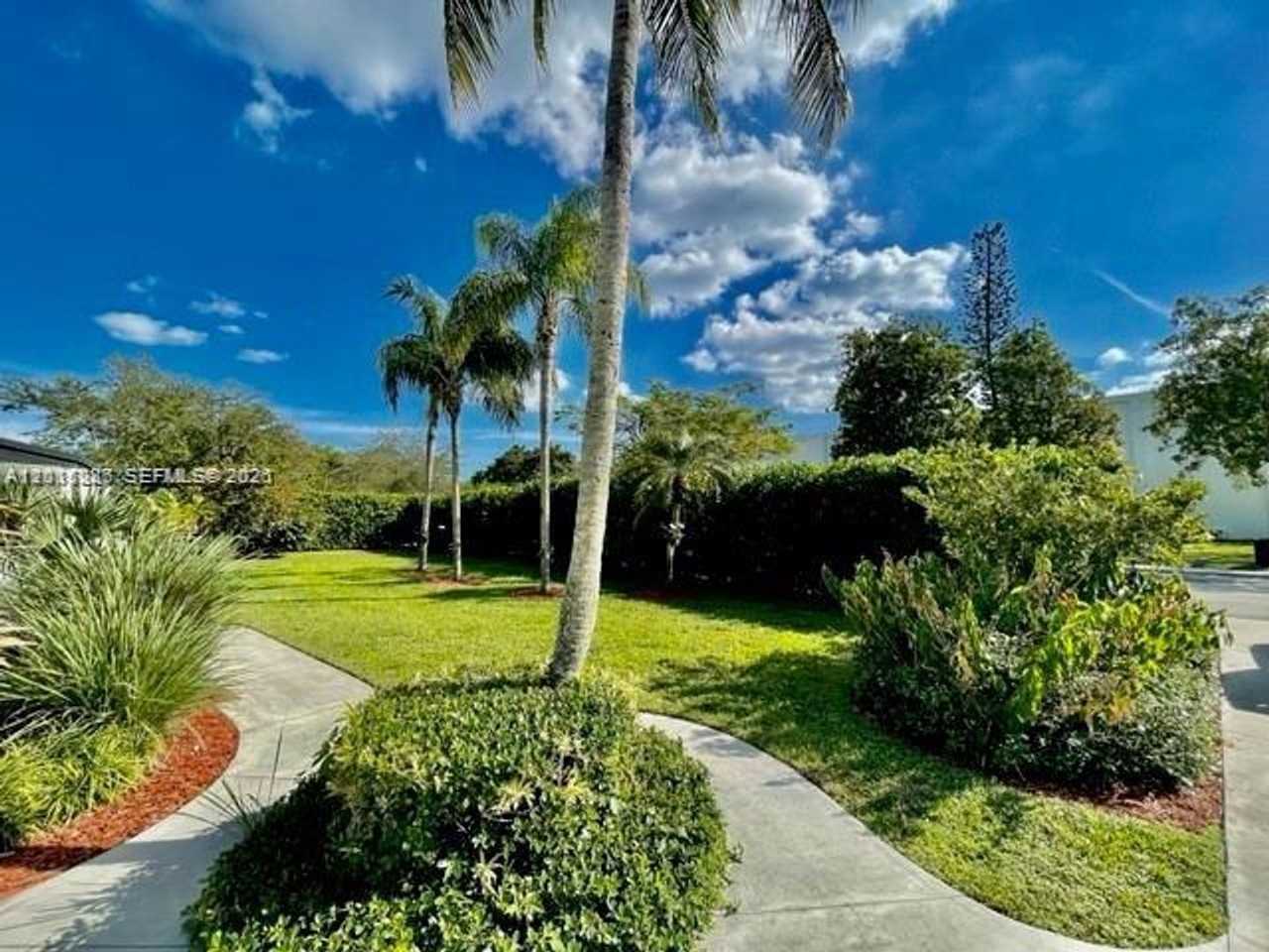 7425 Sw 118th St - Photo 4 of 24