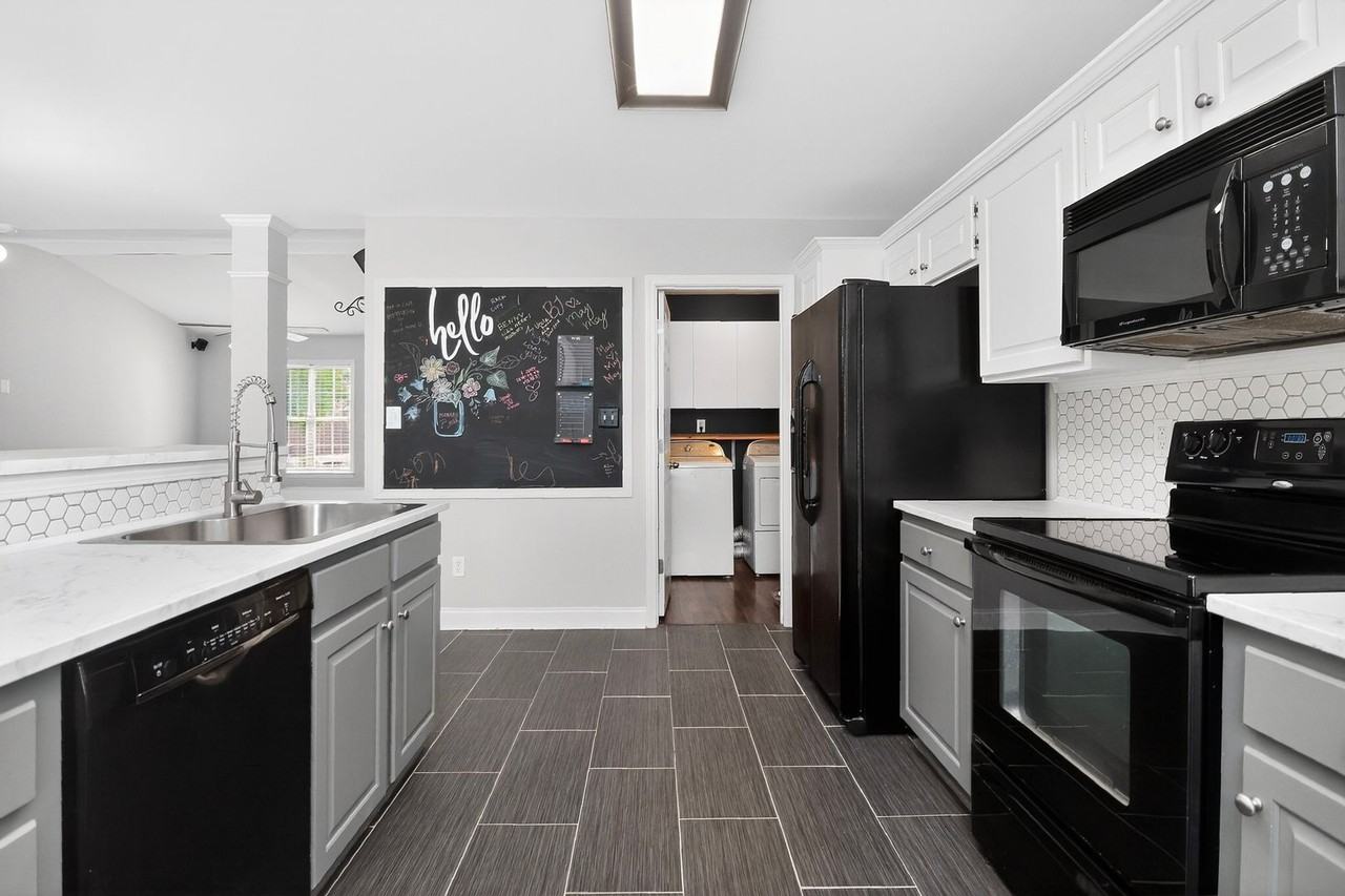 304 Dexter Pl - Photo 4 of 16