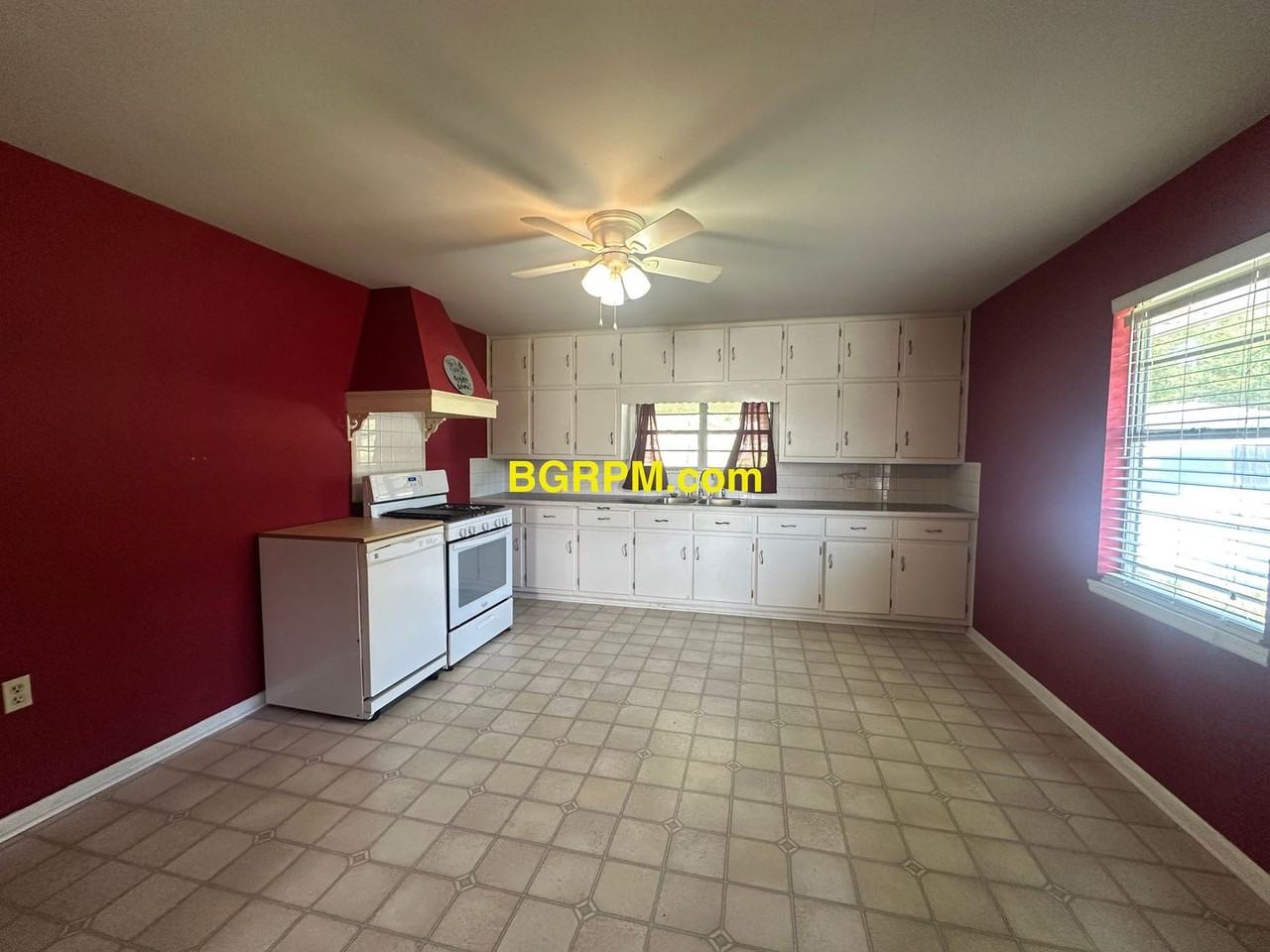 501 N Elm St - Photo 3 of 7