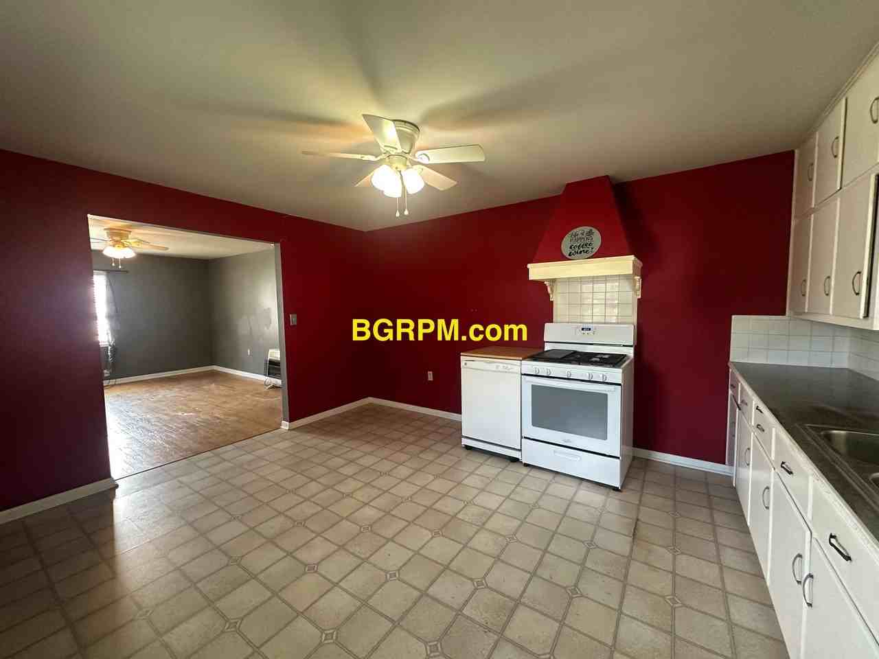 501 N Elm St - Photo 4 of 7