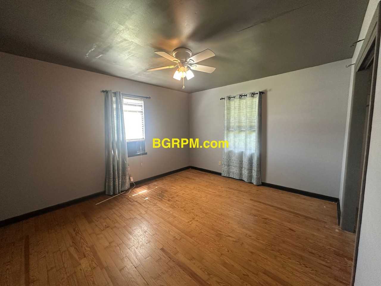 501 N Elm St - Photo 5 of 7