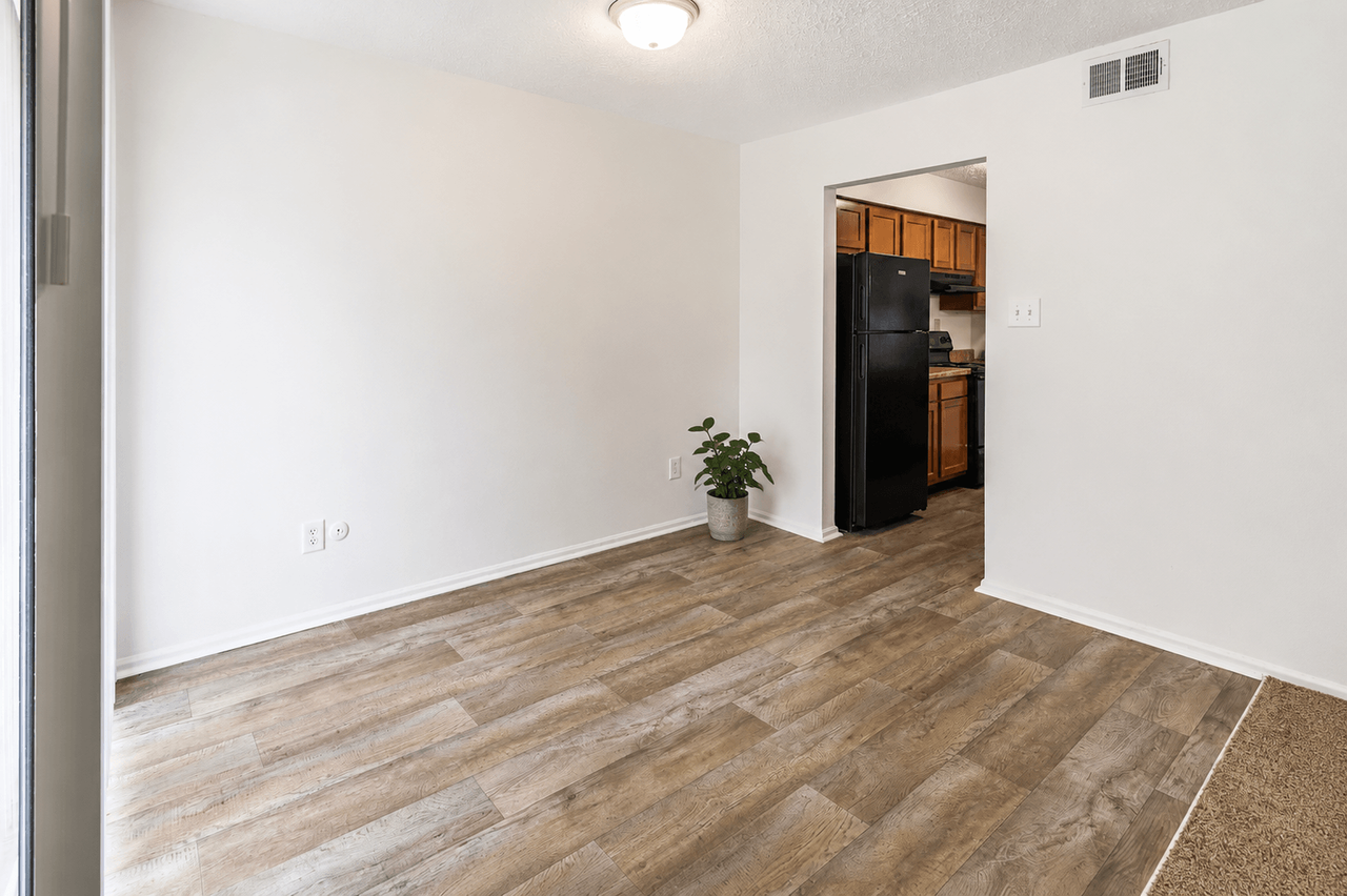 Lake Camelot Apartments - Photo 2 of 29