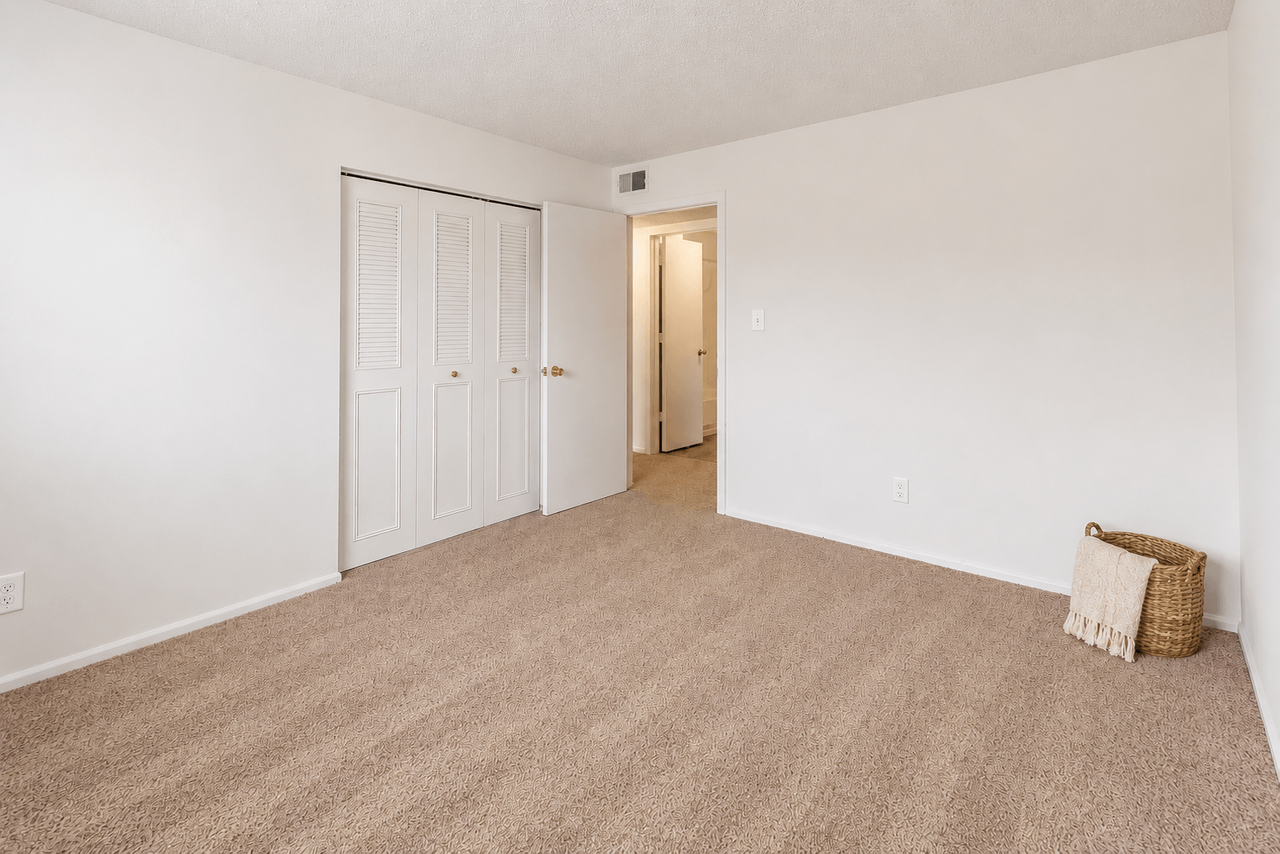 Lake Camelot Apartments - Photo 5 of 29