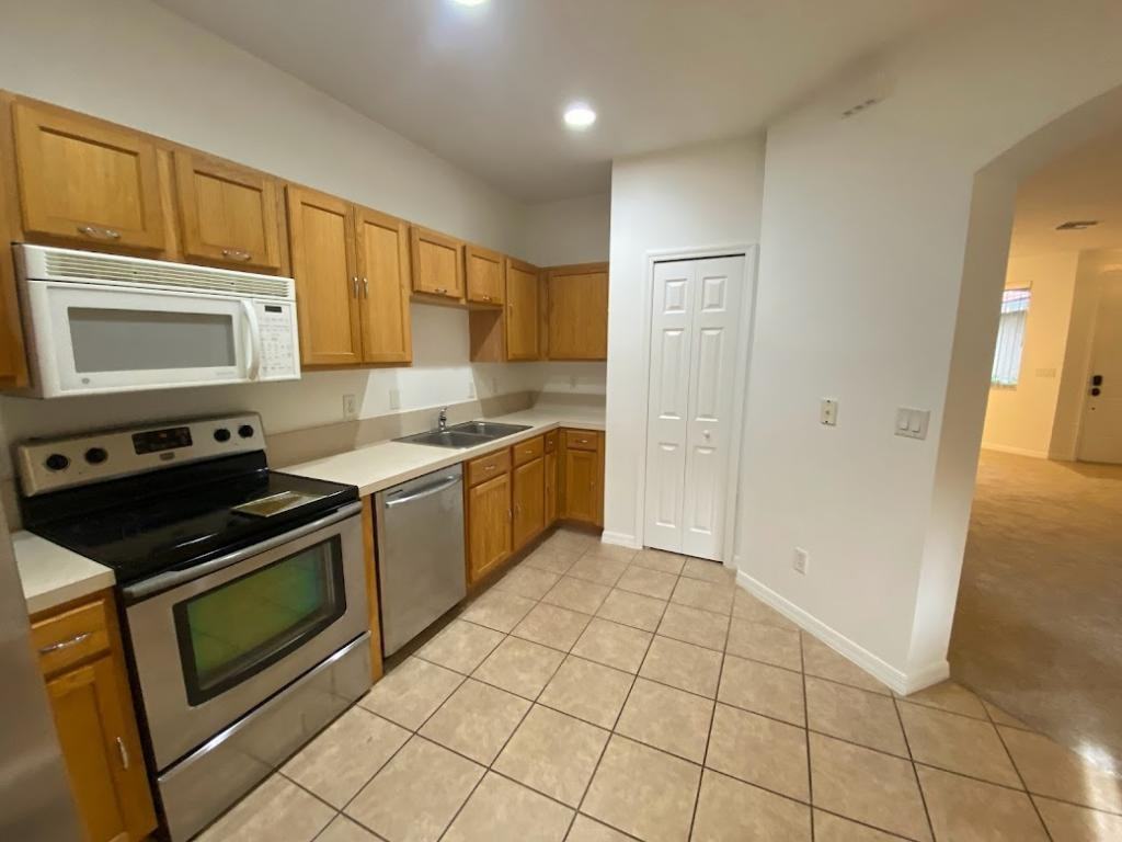 9634 Roundstone Cir - Photo 7 of 25