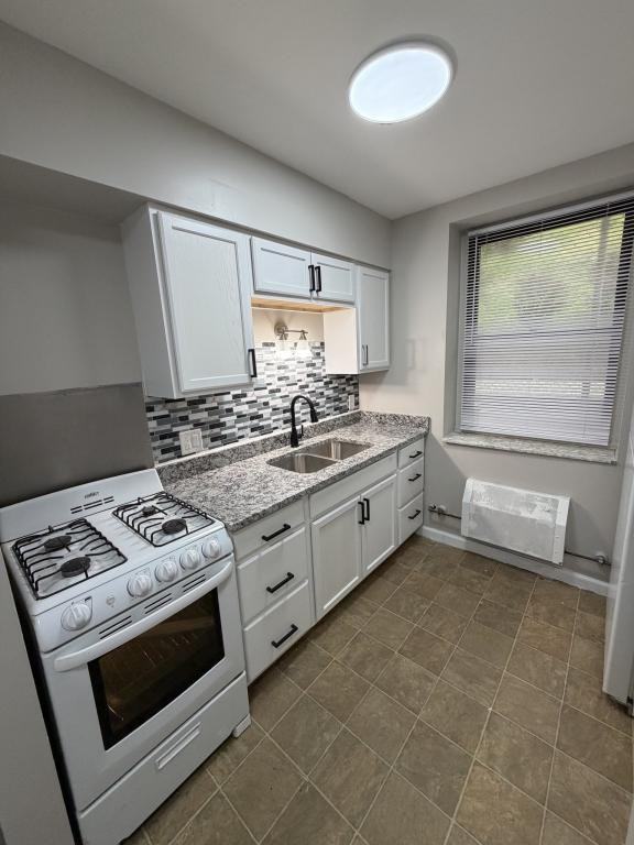 121 Locust St - Photo 2 of 18