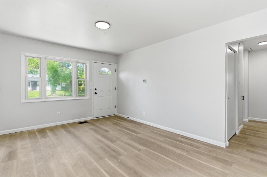 4466 Gatewood Pl - Photo 5 of 18
