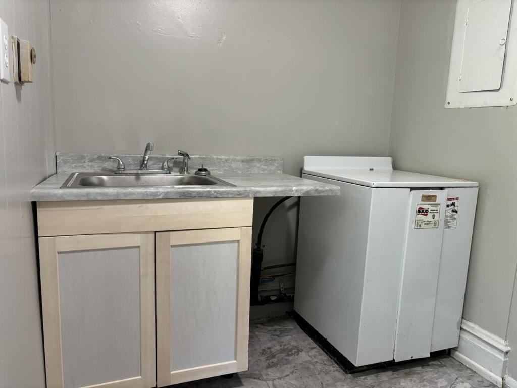255 W Main St - Photo 5 of 10