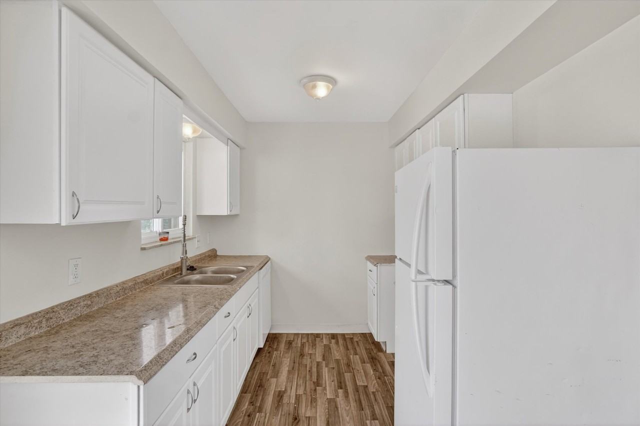 3502 Ridgecliffe Dr #1 - Photo 3 of 23