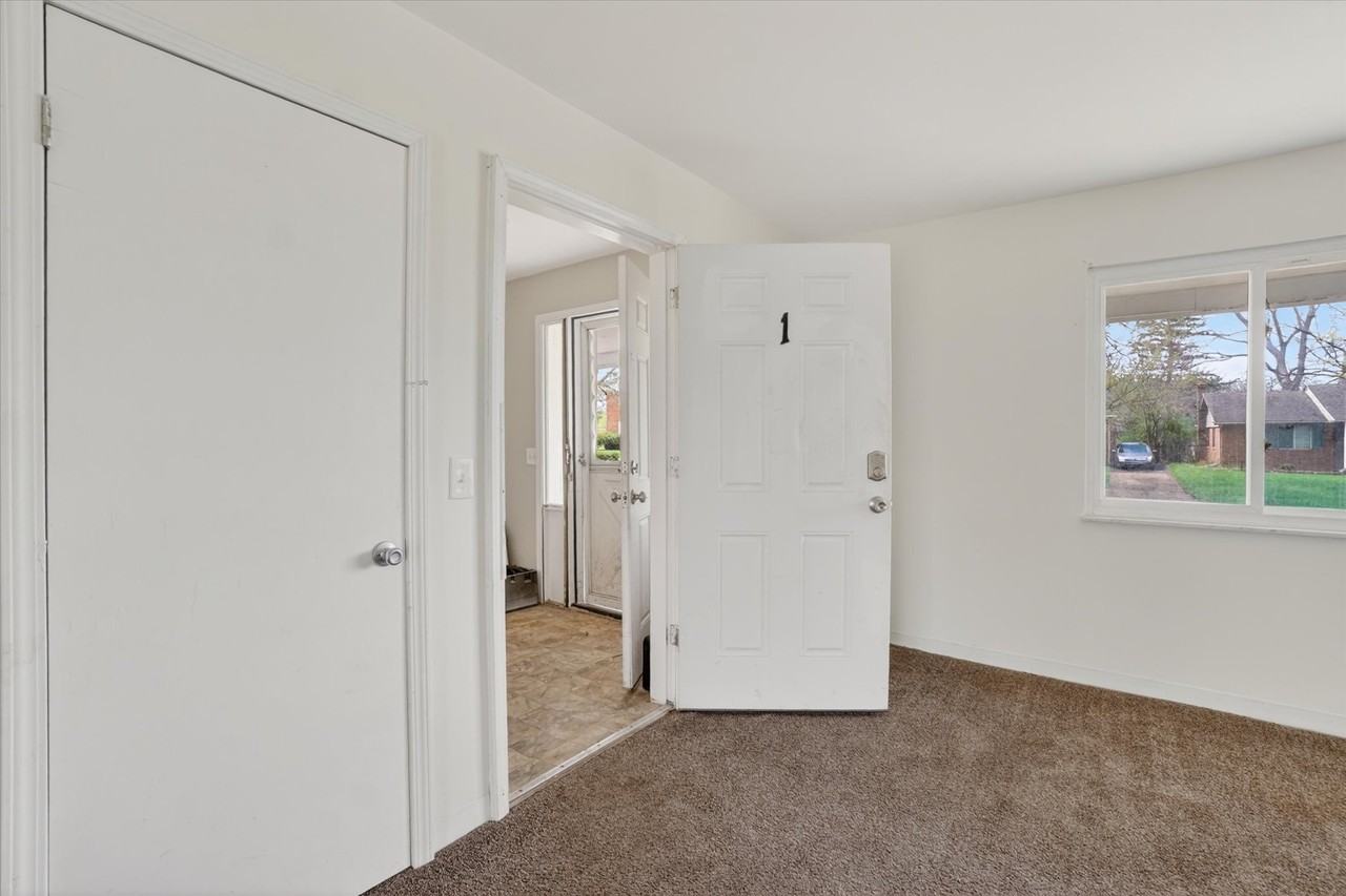 3502 Ridgecliffe Dr #1 - Photo 4 of 23