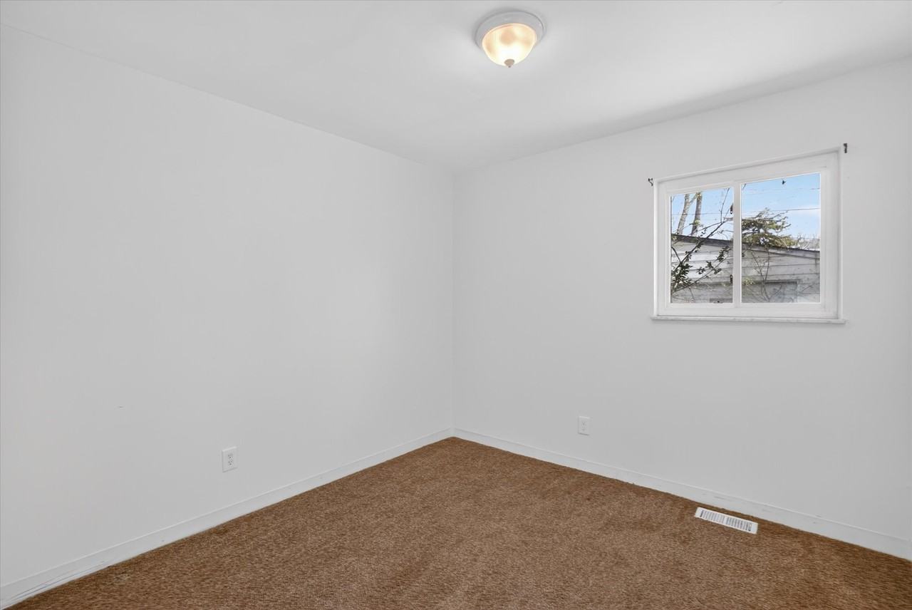 3502 Ridgecliffe Dr #1 - Photo 5 of 23