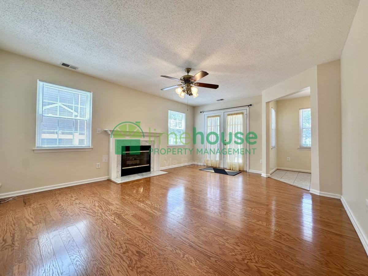3097 Polk Dr - Photo 3 of 10