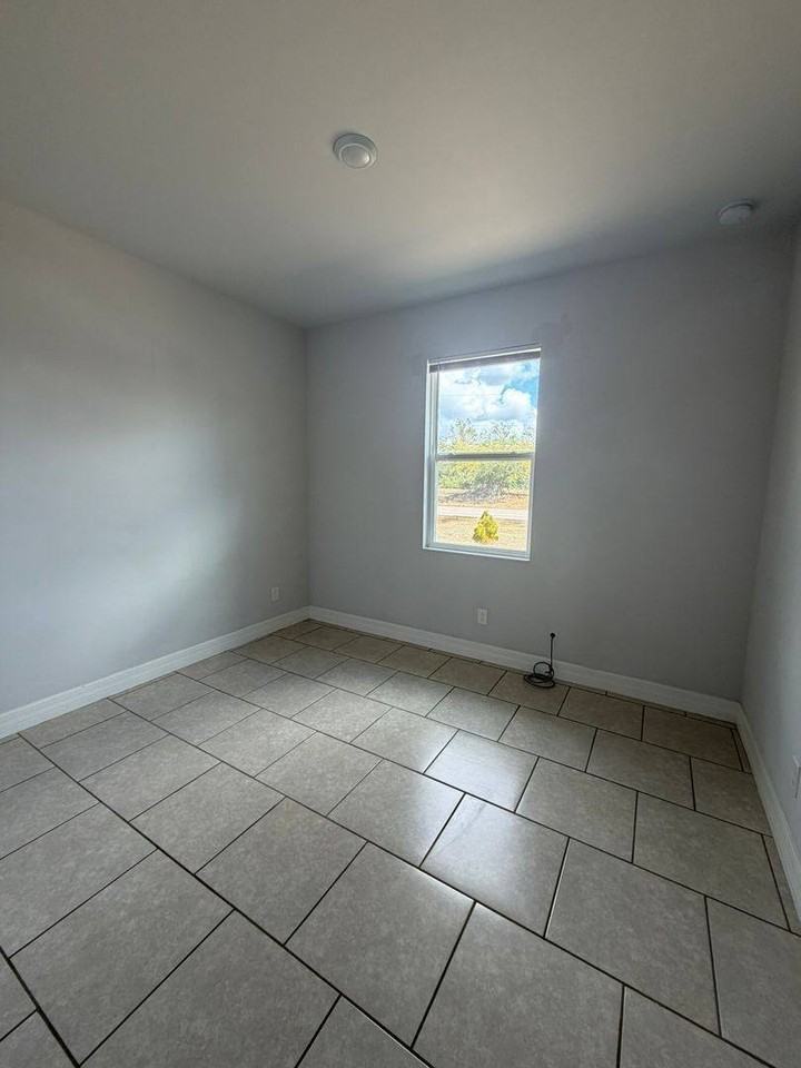 1129 San Cristobal Ave - Photo 2 of 10