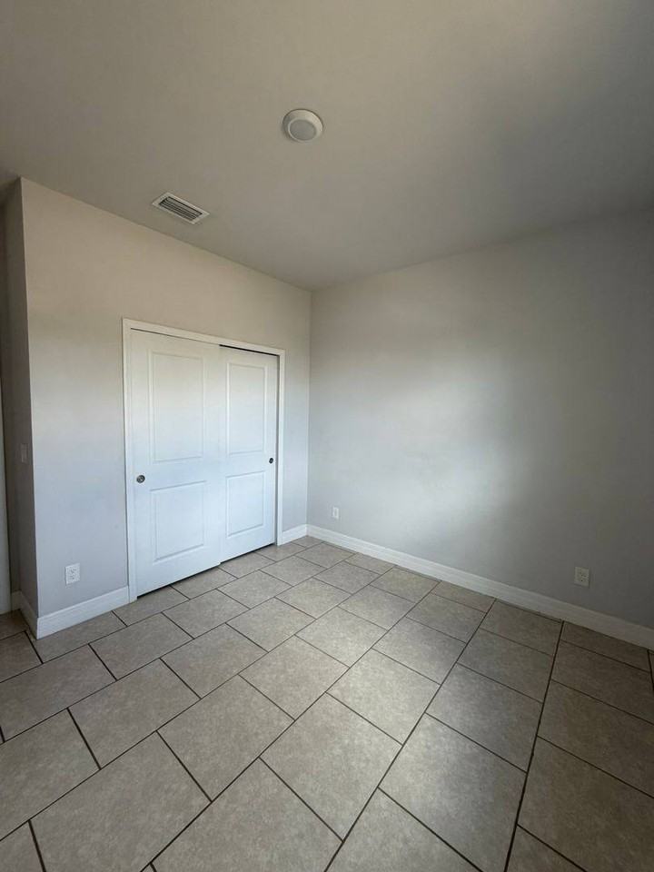 1129 San Cristobal Ave - Photo 3 of 10