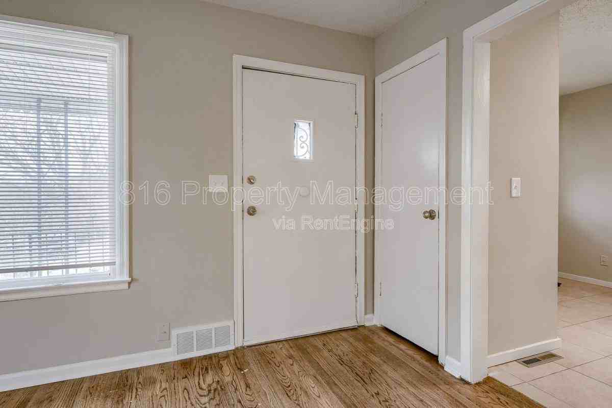 3437 Jackson Ave - Photo 2 of 10
