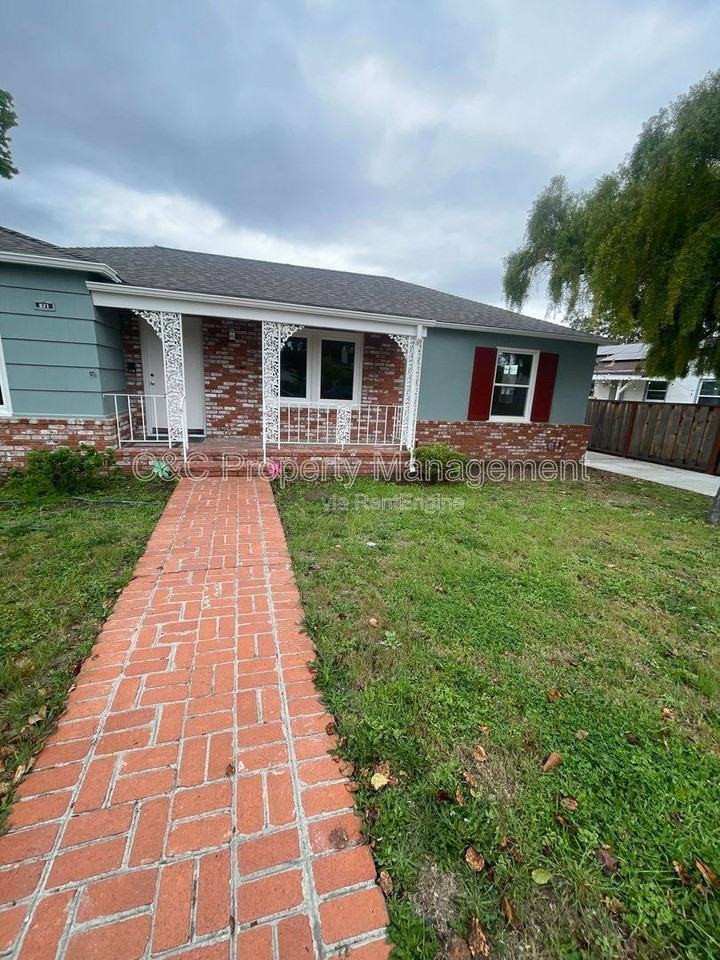 871 Emerald Ave - Photo 2 of 9