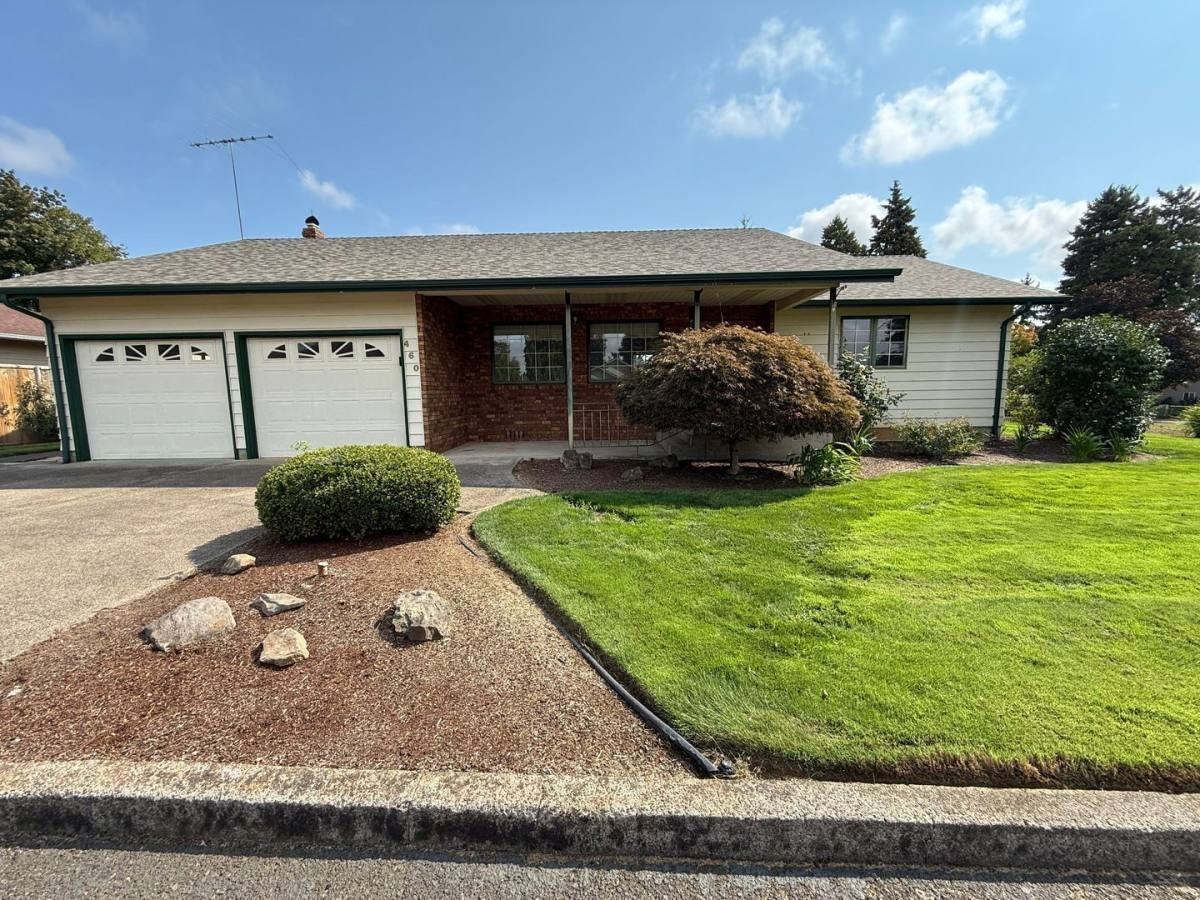 460 Se Conifer Pl - Photo 2 of 10