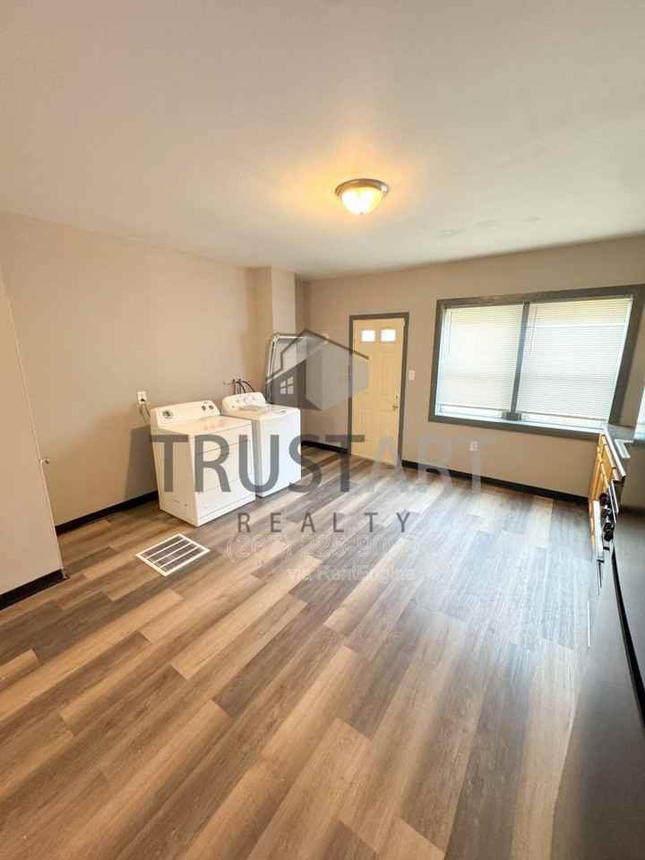 1533 S Allison St - Photo 3 of 10