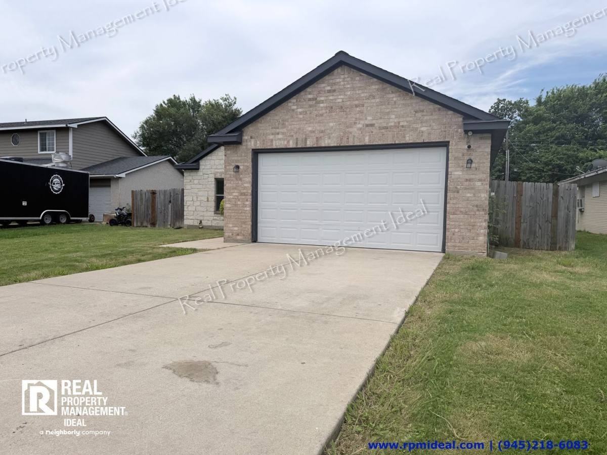 4901 Rimwood Dr - Photo 2 of 10