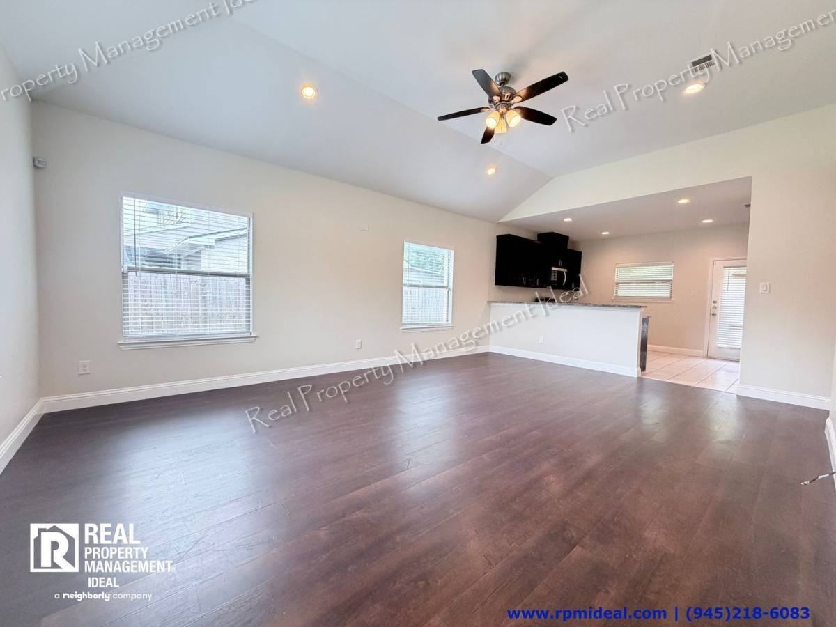4901 Rimwood Dr - Photo 3 of 10