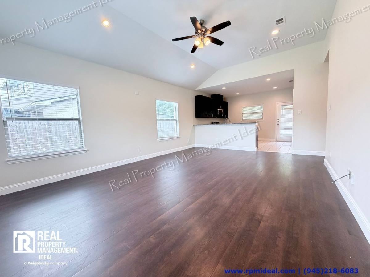 4901 Rimwood Dr - Photo 4 of 10