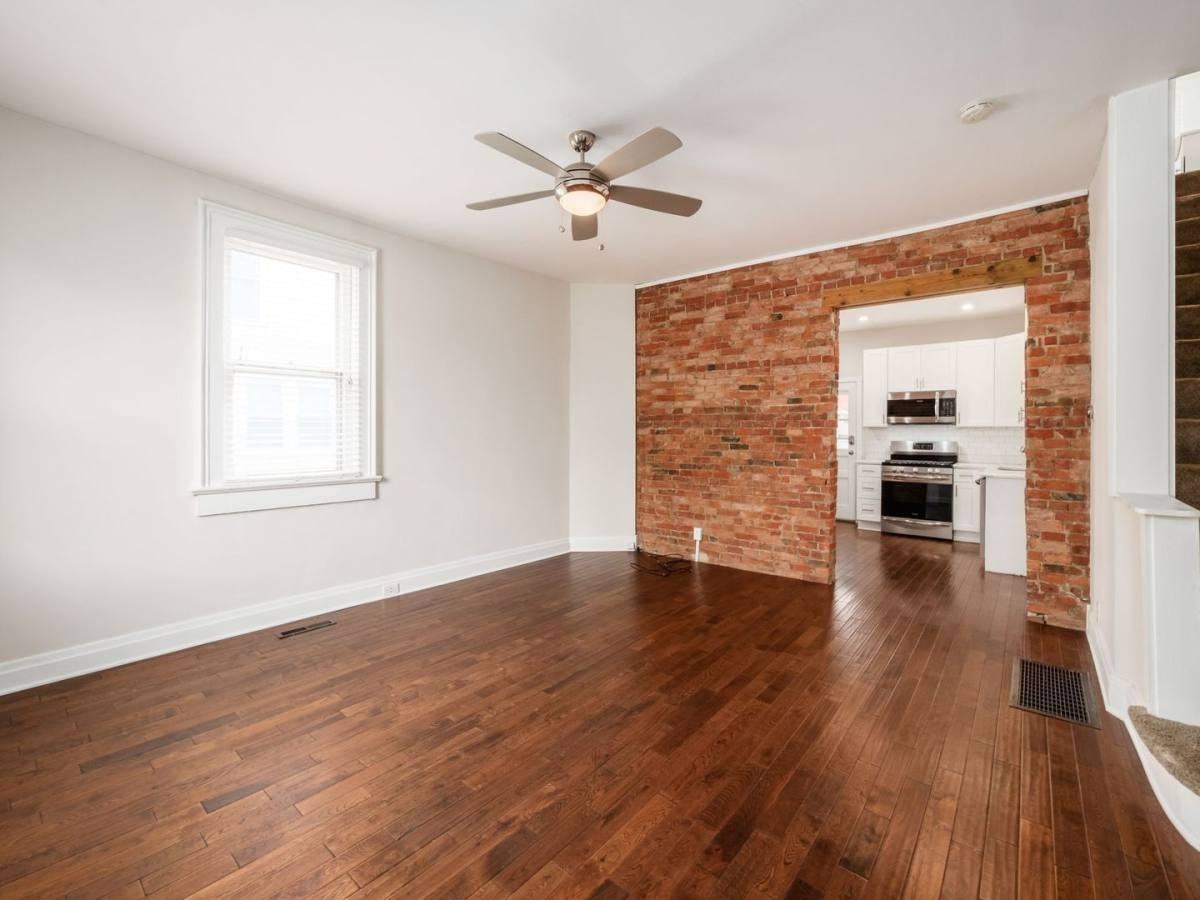 506 S Lazelle St - Photo 2 of 10