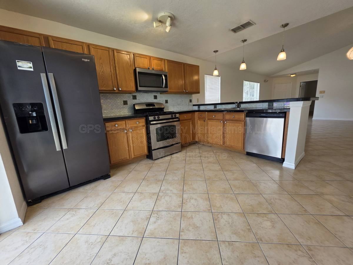 752 Sonja Cir - Photo 3 of 10