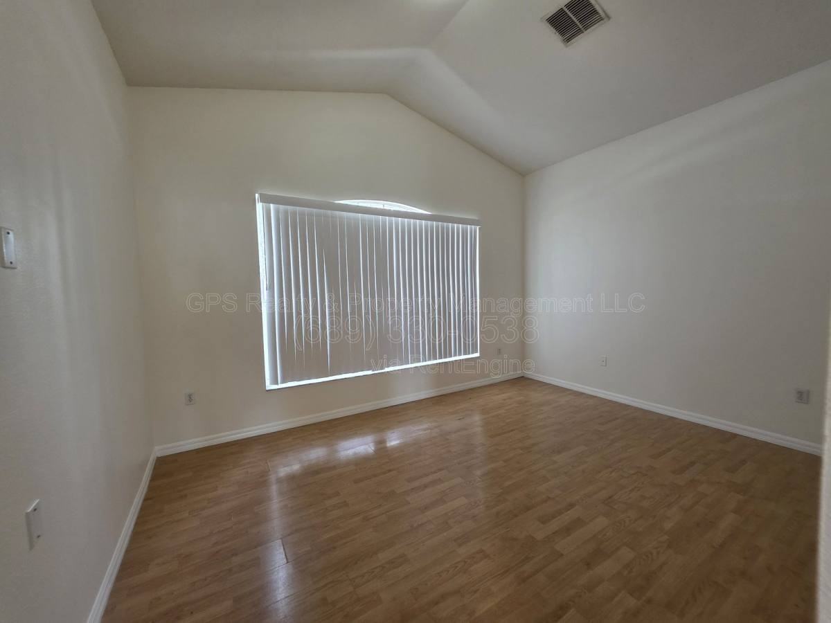 752 Sonja Cir - Photo 5 of 10