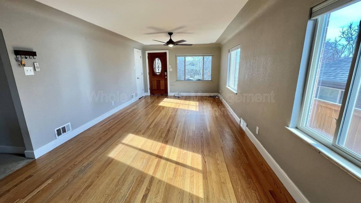 4115 Hooker St - Photo 3 of 10