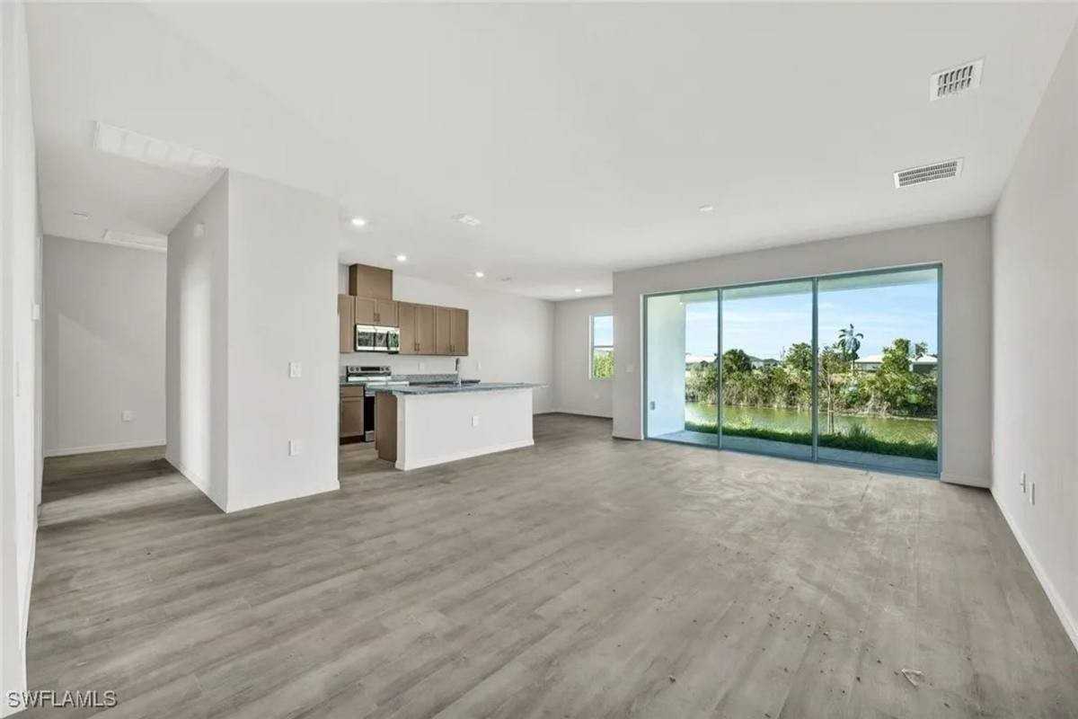 1414 Ne 6th Ave - Photo 3 of 10