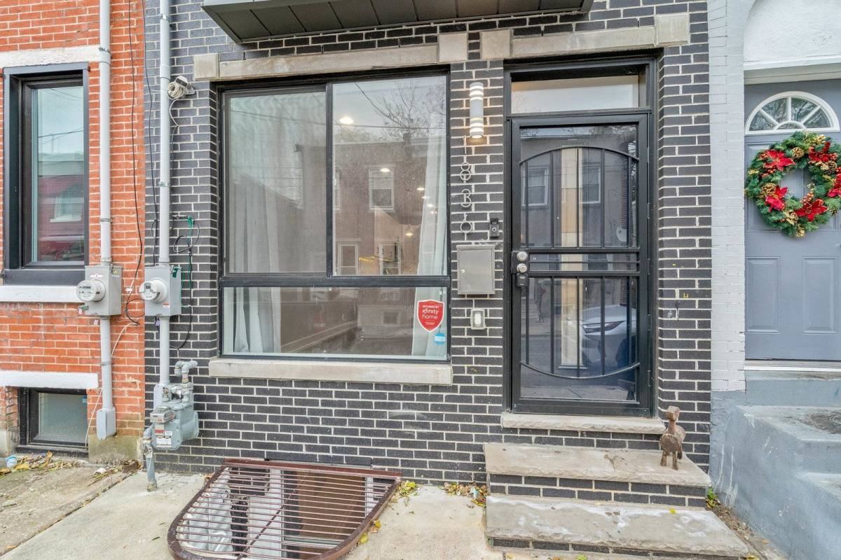 1836 Ingersoll St - Photo 2 of 10