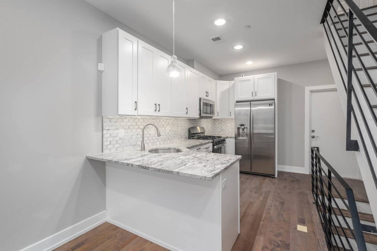 1836 Ingersoll St - Photo 3 of 10