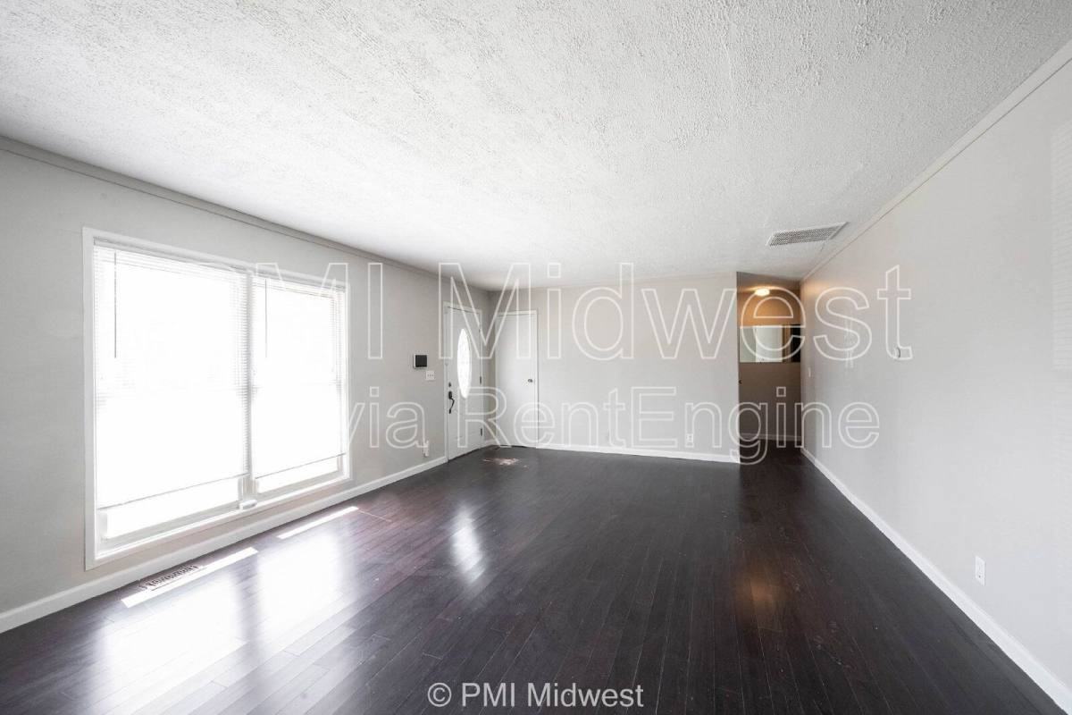 3926 Malibu Dr - Photo 2 of 10