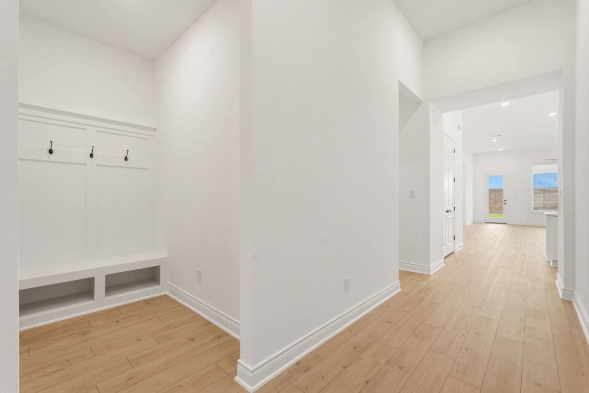 25234 Bamburgh Dr - Photo 3 of 9