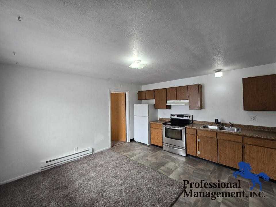 124 1/2 S 31st St - Photo 2 of 6