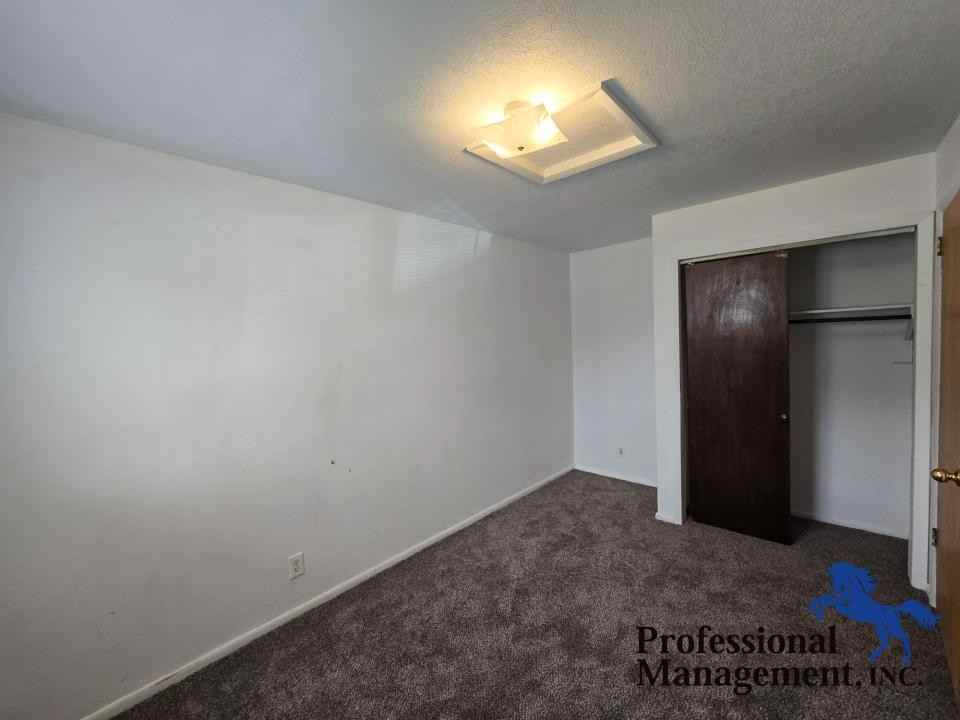 124 1/2 S 31st St - Photo 4 of 6