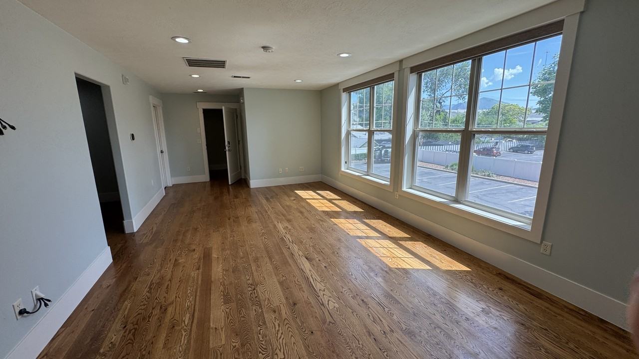62 W Oakland Ave - Photo 7 of 25