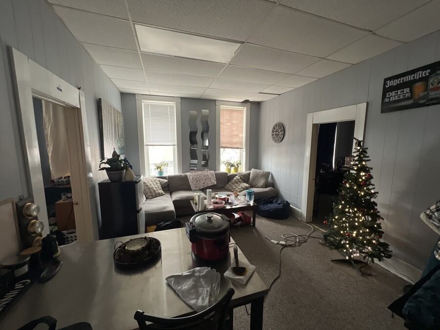 301 Main St E #4 - Photo 3 of 3