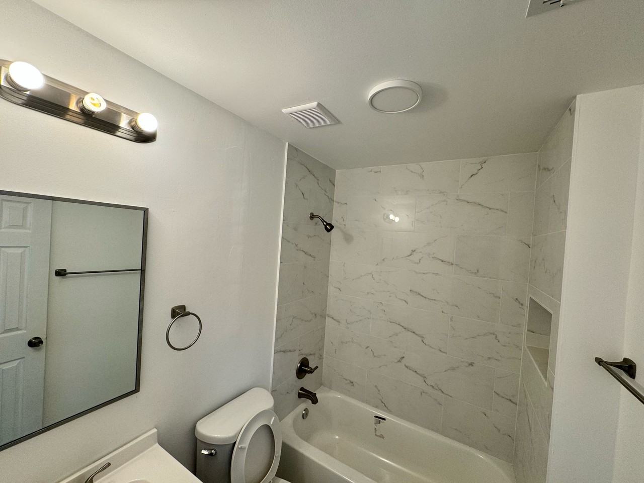 2922 Lincoln Ave - Photo 2 of 6