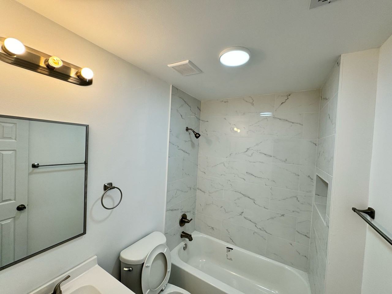 2922 Lincoln Ave - Photo 3 of 6