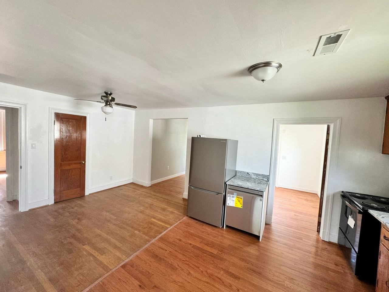 2922 Lincoln Ave - Photo 4 of 6