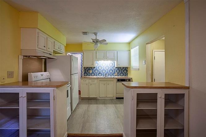 565 25th St - Photo 3 of 15