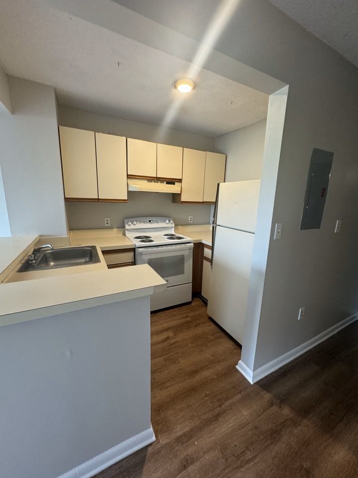1600 Park Cir #1210 - Photo 2 of 7