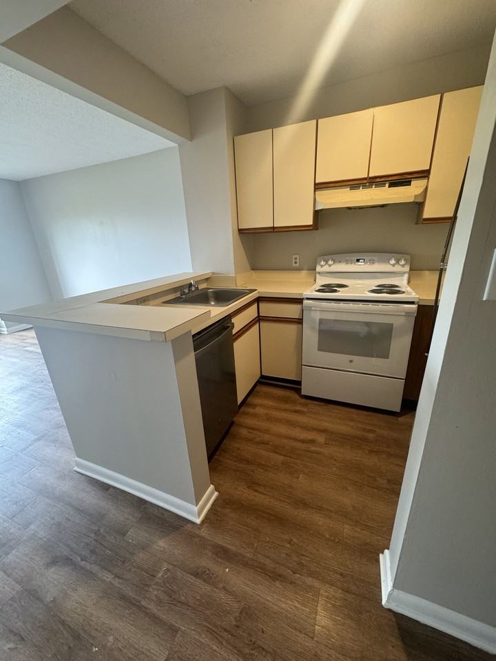 1600 Park Cir #1210 - Photo 3 of 7