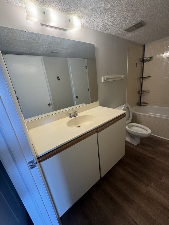 1600 Park Cir #1210 - Photo 4 of 7