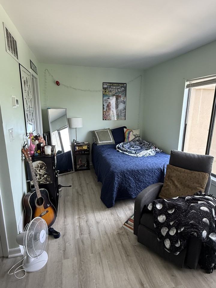 1600 Park Cir #608 - Photo 2 of 8