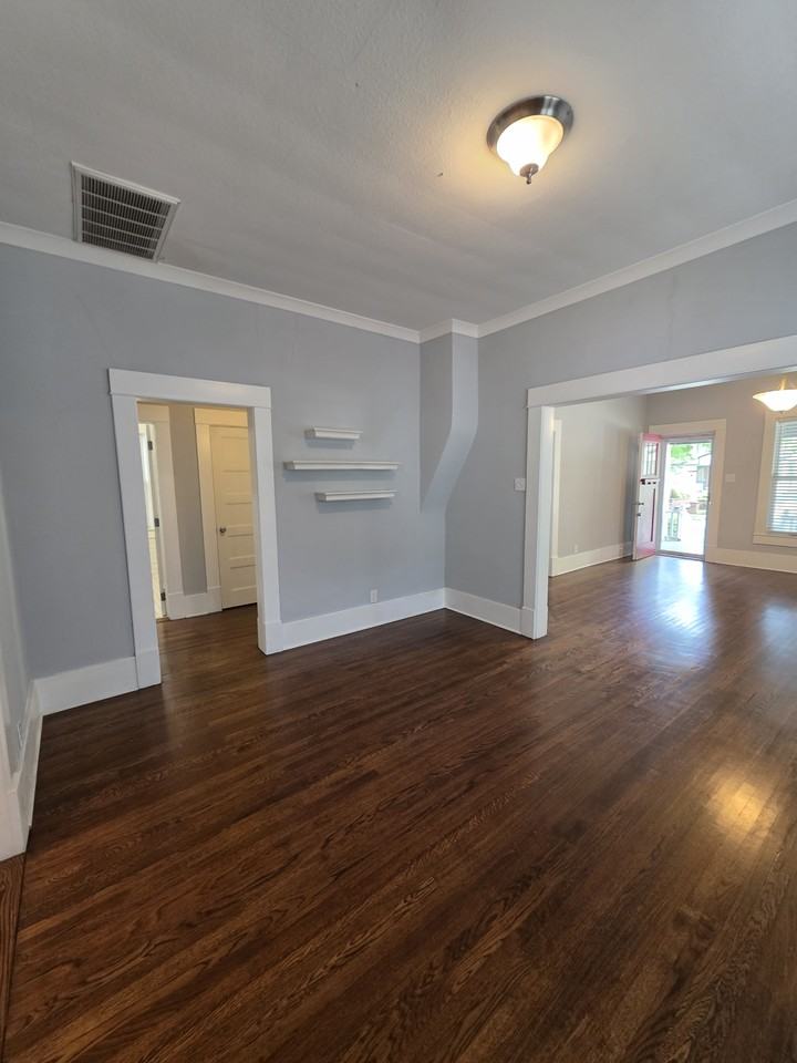 1401 S Elwood Ave - Photo 5 of 26